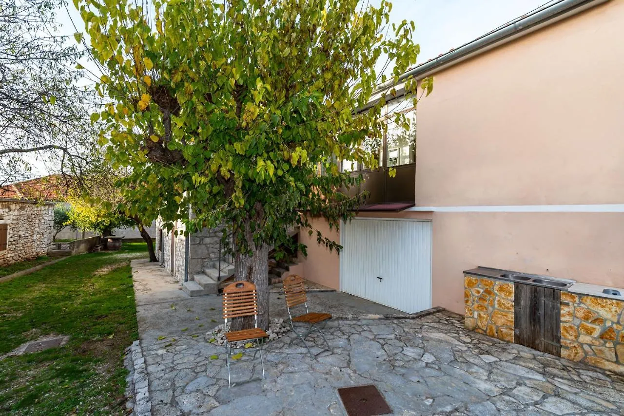 Holiday home Ferienhaus Kuca Marija - Traditionelles Steinhaus Bei Zadar Debeljak